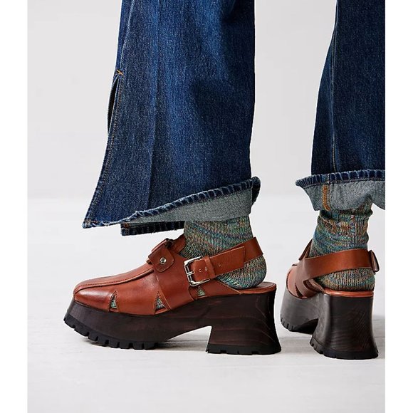 🆕 FREE PEOPLE Astoria Clogs / Saddle Tan - Picture 3 of 10